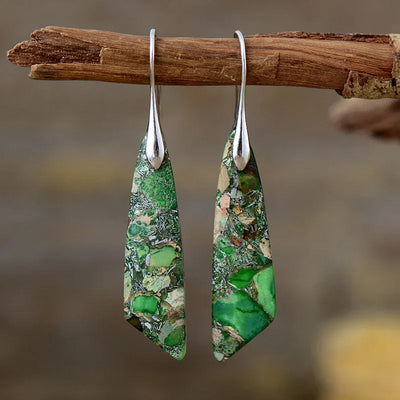 Pendientes Geométricos de Jade Verde: Elegancia y Energía Positiva para Tu Bienestar