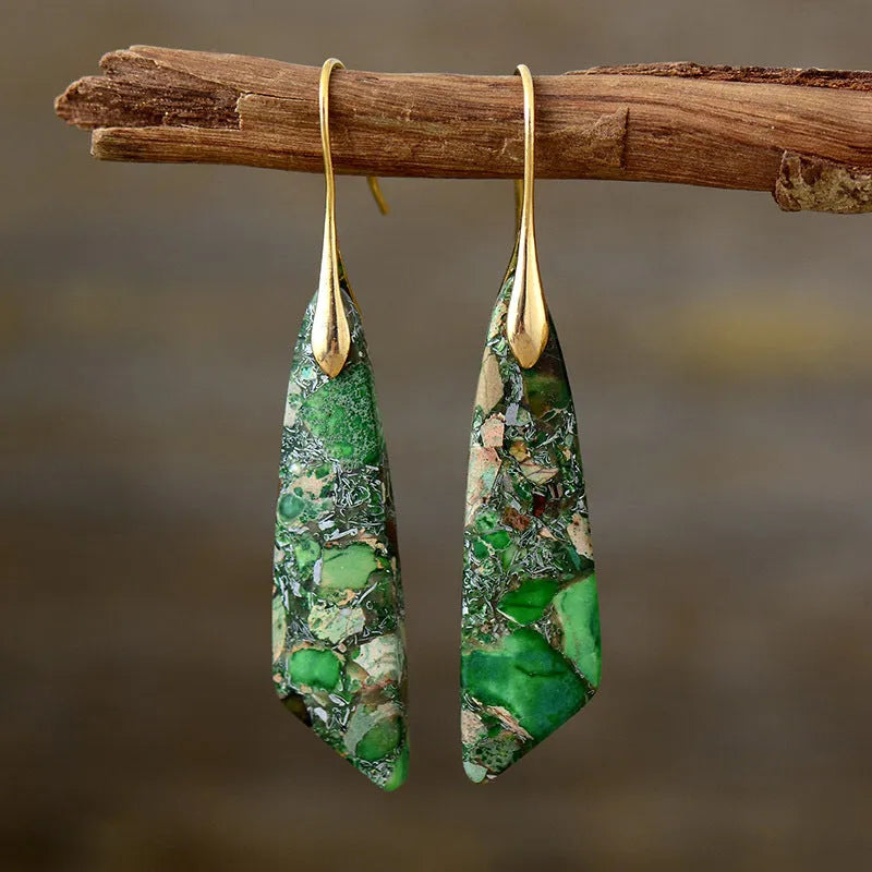 Pendientes Geométricos de Jade Verde: Elegancia y Energía Positiva para Tu Bienestar