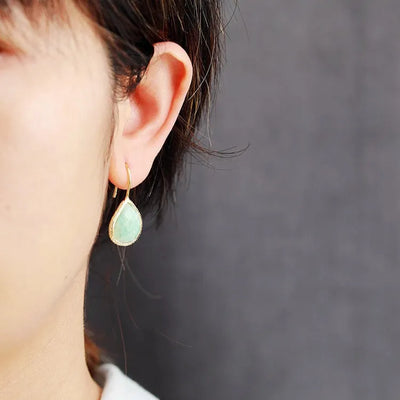 Pendientes colgantes de amazonita: Elegancia natural y energía positiva