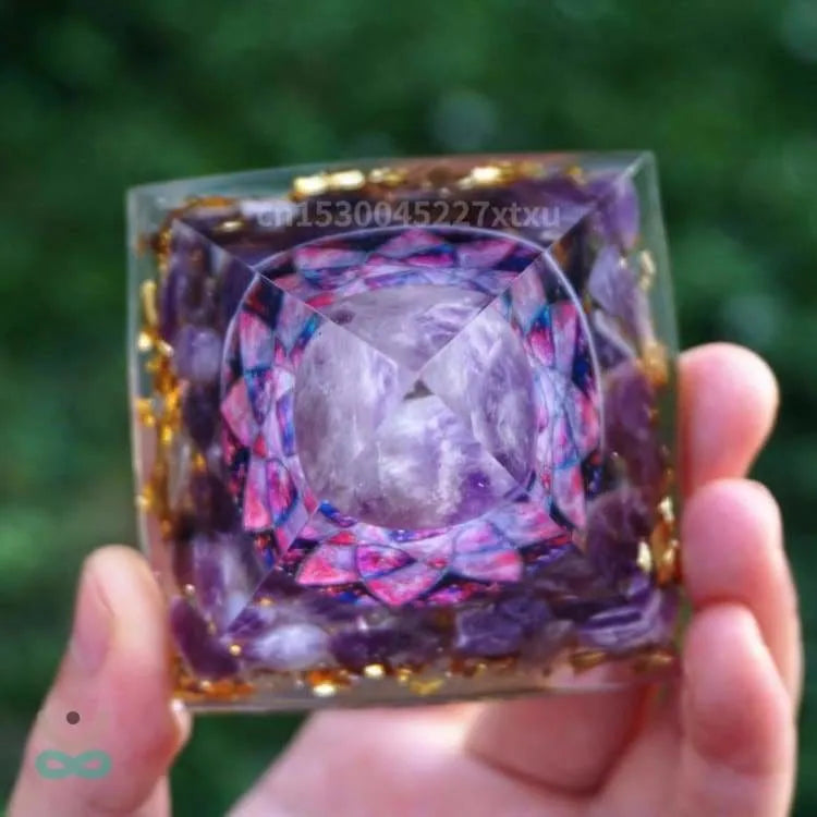 Pirámide de Orgonita y Amatista de 10cm