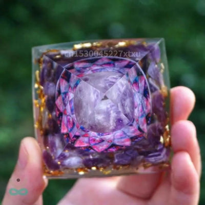 Pirámide de Orgonita y Amatista de 10cm