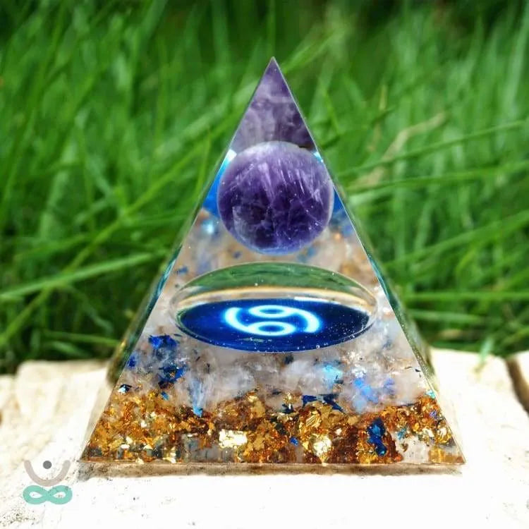 Pirámide del Zodiaco en Orgonita y Amatista de 10cm símbolo de Cáncer