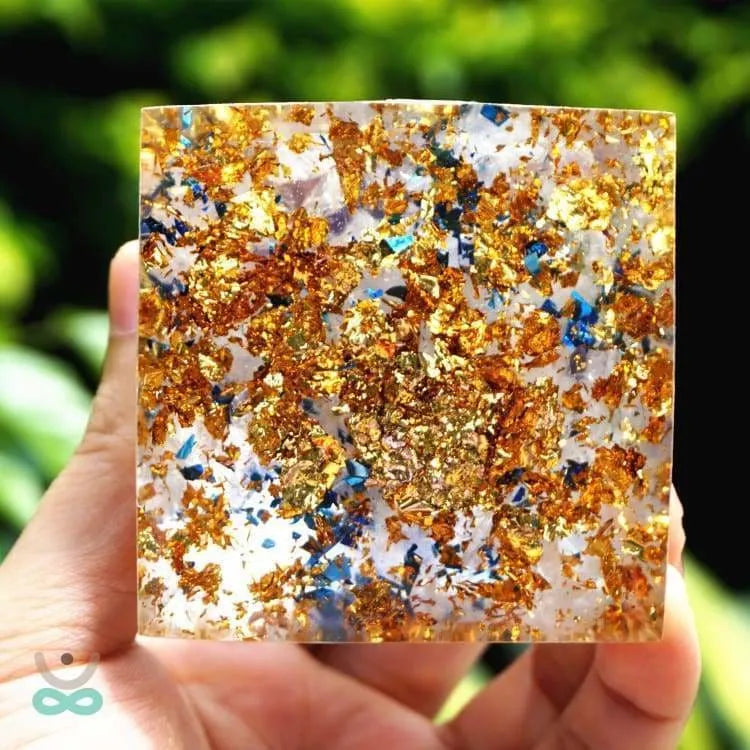 Pirámide del Zodiaco en Orgonita y Amatista de 10cm símbolo de Cáncer