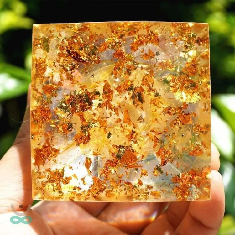 Pirámide del Zodiaco en Orgonita y Amatista de 10cm símbolo de los Aries