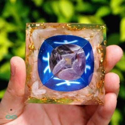 Pirámide del Zodiaco en Orgonita y Cuarzo Rosa de 10cm símbolo del Pez