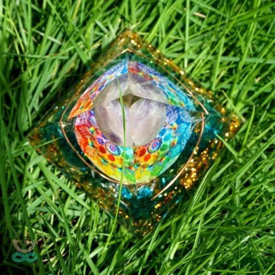 Pirámide en Orgonita y Celestina de 10cm