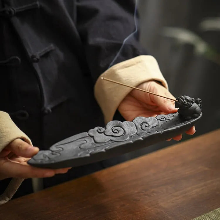 Porta incienso efecto nube con estatua de dragón chino