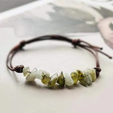 Pulsera Fina de Piedra Natural – Elegancia, Autenticidad y Energía