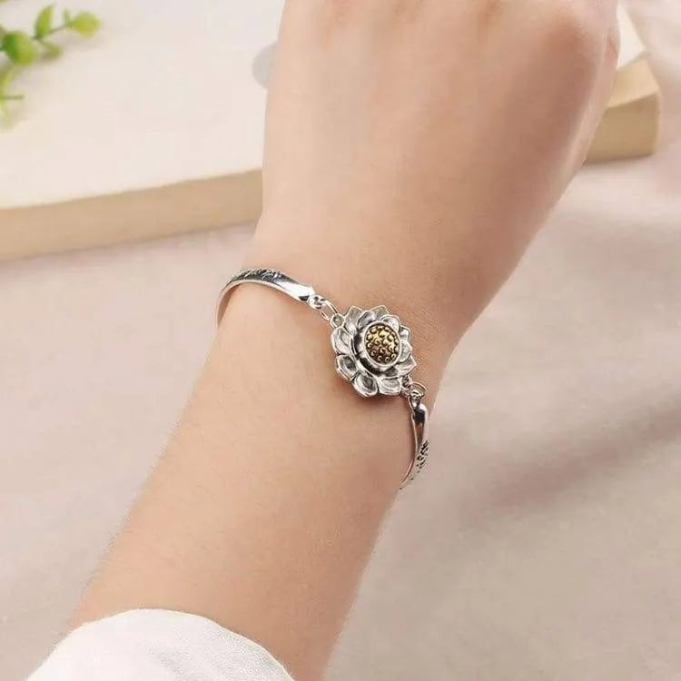 Pulsera "Loto Eterno" – Pureza y Renacimiento en tu Muñeca