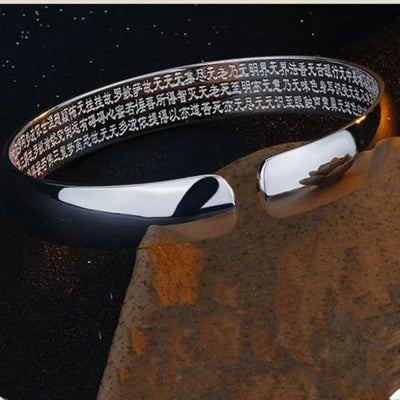 Pulsera Tibetana con Letras Sánscritas – Protección, Energía y Espiritualidad