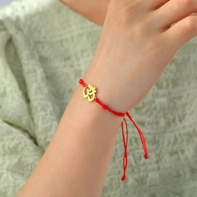Pulsera budista con el símbolo OM