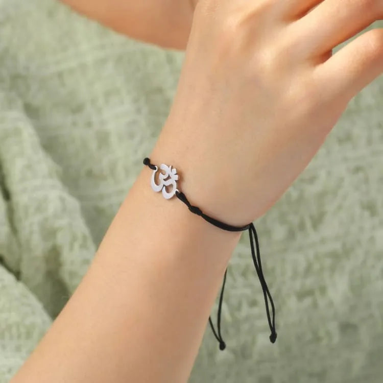 Pulsera budista con el símbolo OM