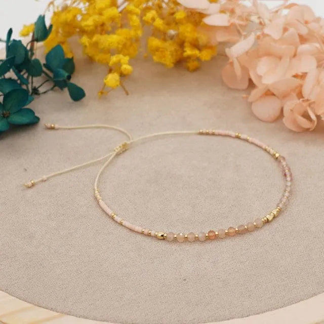 Pulsera de Cuarzo Rosa y Piedra Solar – Elegancia Natural y Energía Positiva