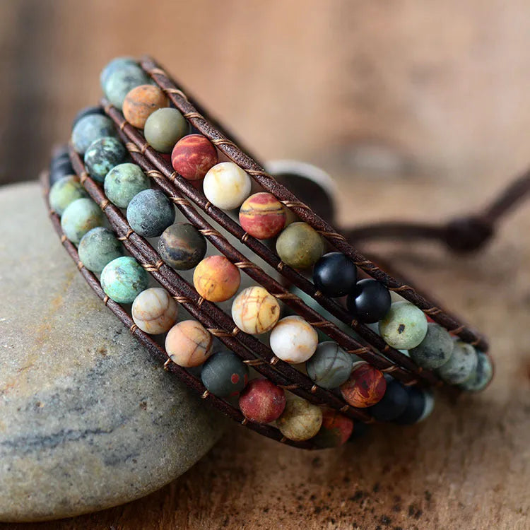 Pulsera de Cuero Artesanal con Piedras Esmeriladas: Equilibrio y Estilo en tu Vida
