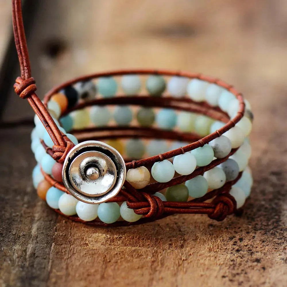 Pulsera de Cuero Artesanal con Piedras Esmeriladas: Equilibrio y Estilo en tu Vida