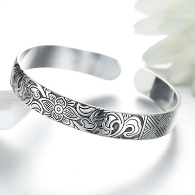 Pulsera de Plata con Flor de Loto – Pureza, Fortaleza y Elegancia