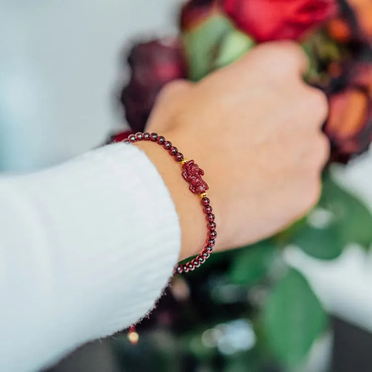 Pulsera de la Suerte de Granate Rojo y Pi Xiu – Prosperidad, Protección y Energía