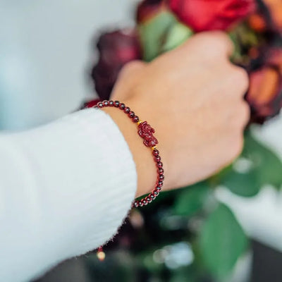 Pulsera de la Suerte de Granate Rojo y Pi Xiu – Prosperidad, Protección y Energía