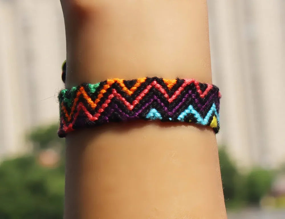 Pulsera de la amistad brasileña en macramé