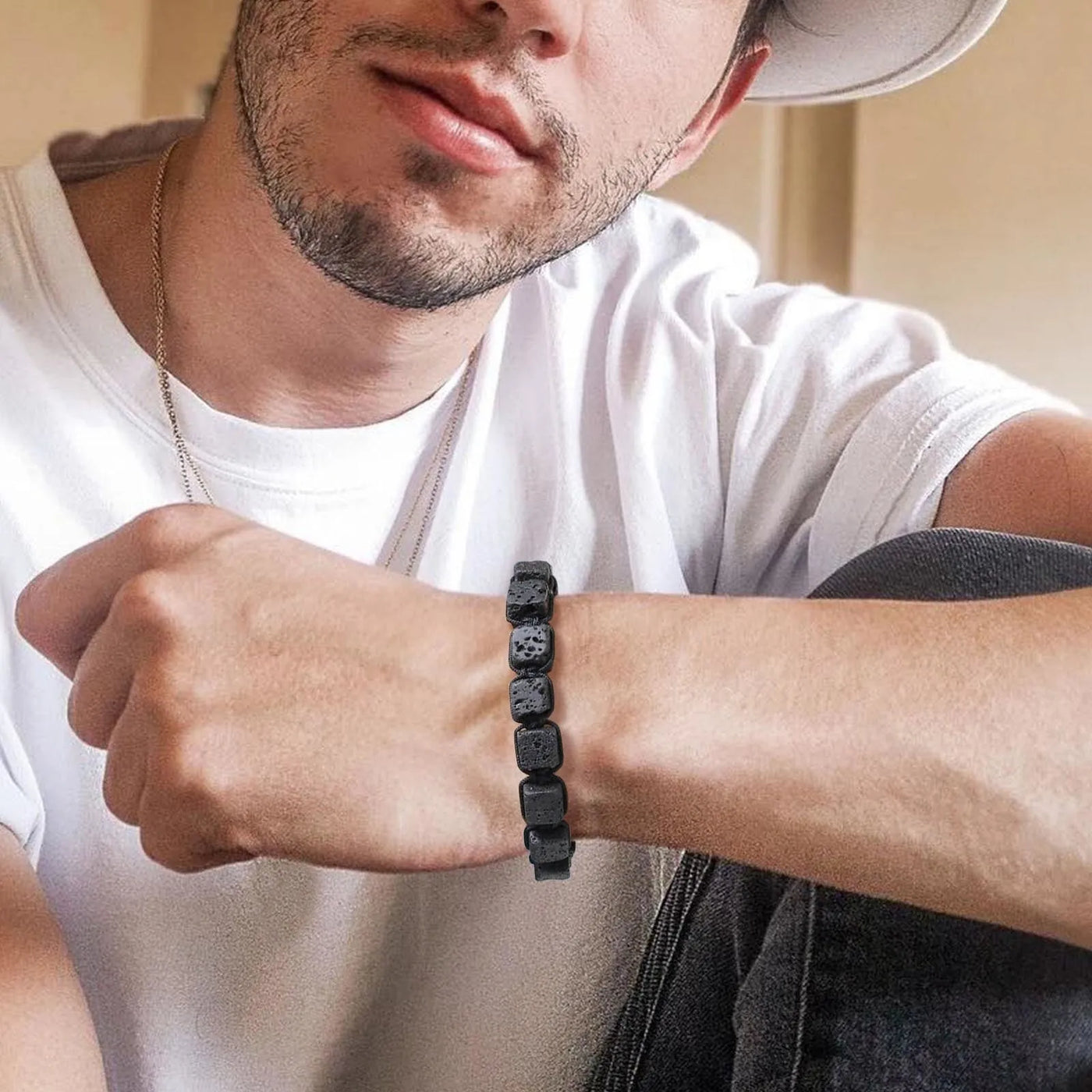 Pulsera de piedra de lava con cuadrados geométricos