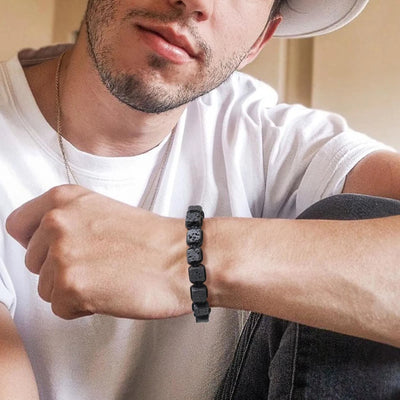 Pulsera de piedra de lava con cuadrados geométricos