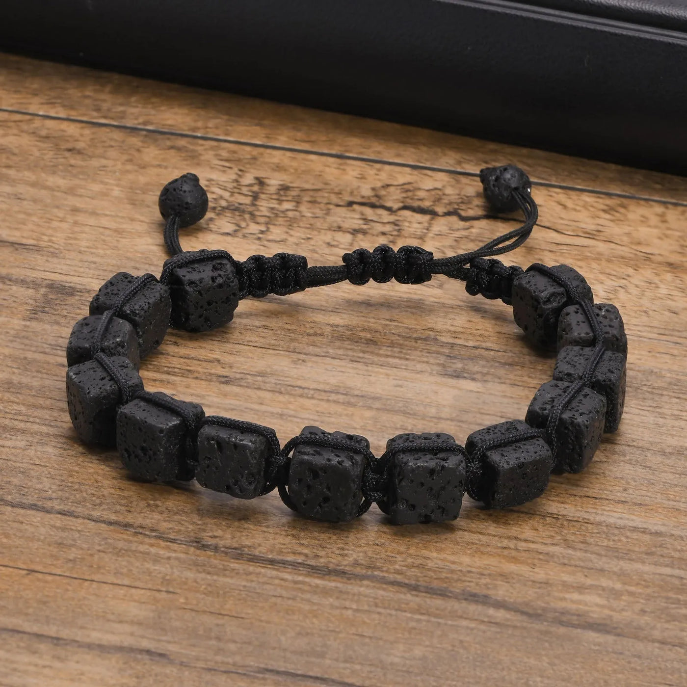 Pulsera de piedra de lava con cuadrados geométricos