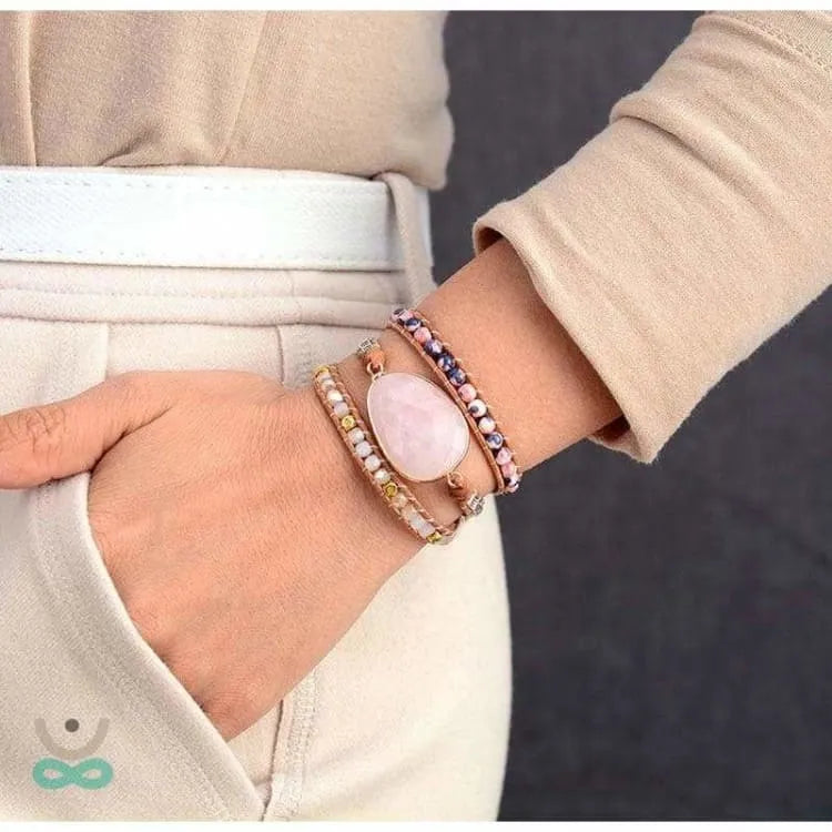 Pulsera de ternura envolvente con piedra de cuarzo rosa