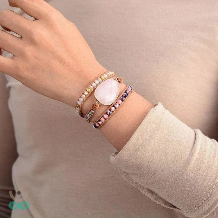 Pulsera de ternura envolvente con piedra de cuarzo rosa