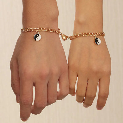 Pulsera dorada de pareja con colgante yin yang