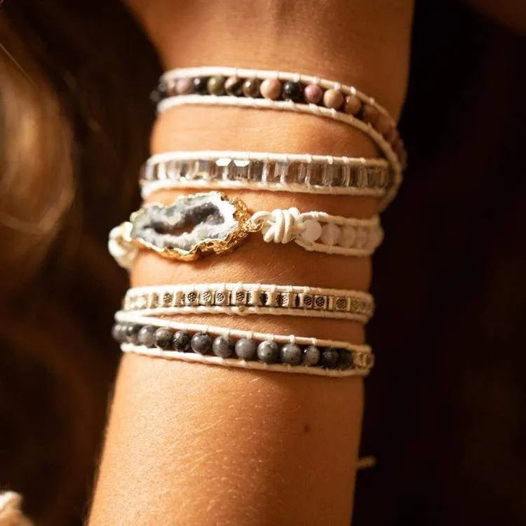 Pulsera mágica con labradorita blanca y drusa