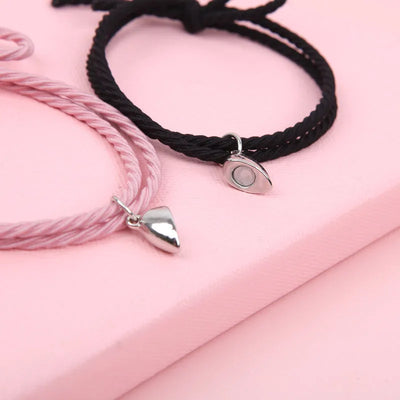 Pulsera magnética de pareja con corazones