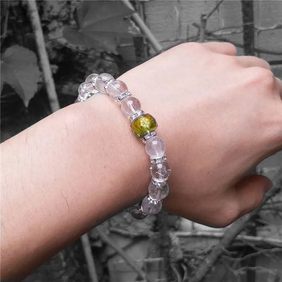 Pulsera tibetana con grabado sánscrito en cristal