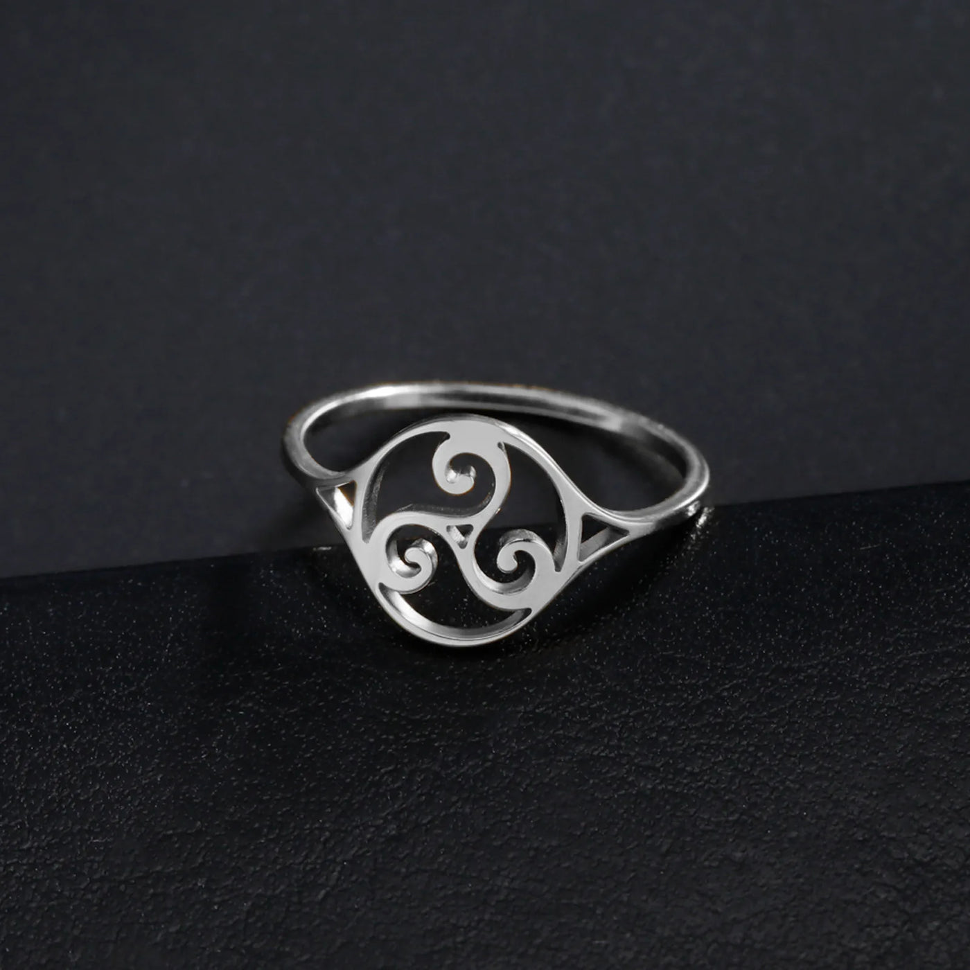 Anillo Triple Espiral Celta en Acero Inoxidable – Energía, Protección y Renacimiento Interior