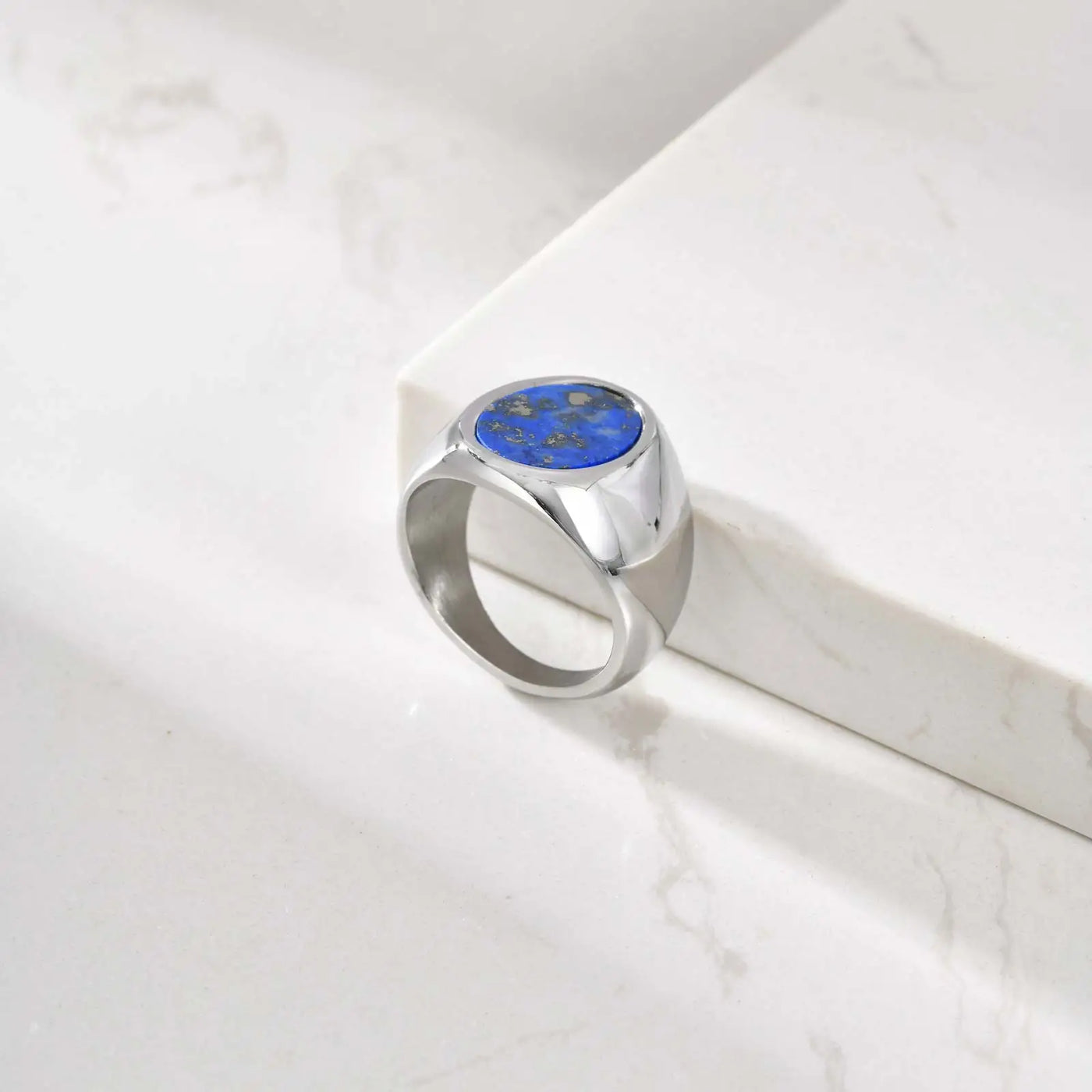 Anillo Infinito Simple: El Círculo de la Armonía y el Ciclo de Vida