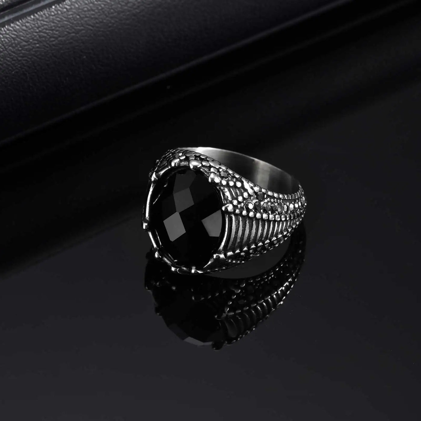 Anillo Geométrico de Cristal: El Símbolo de la Claridad Mental para Él