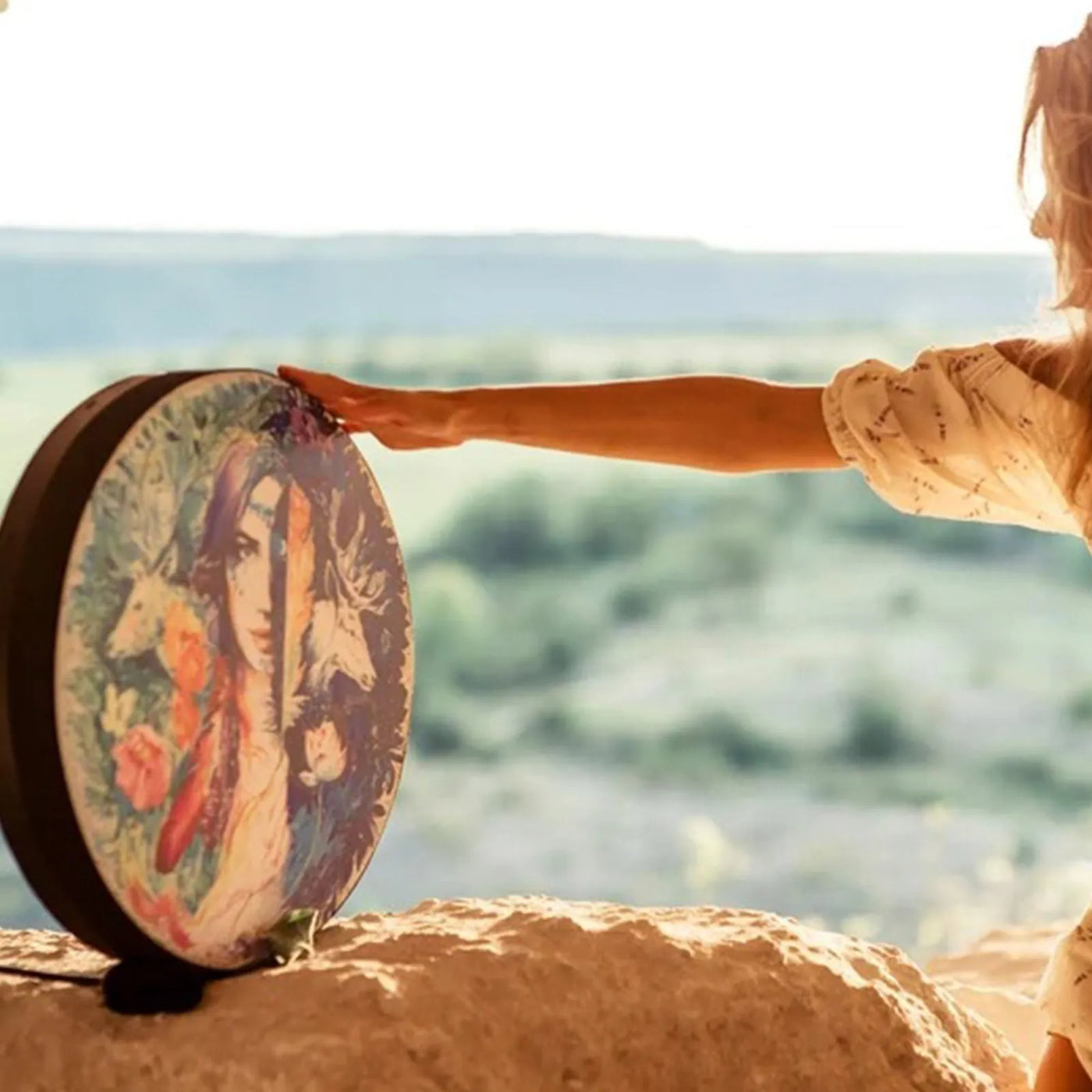 Tambor chamánico mujer y naturaleza