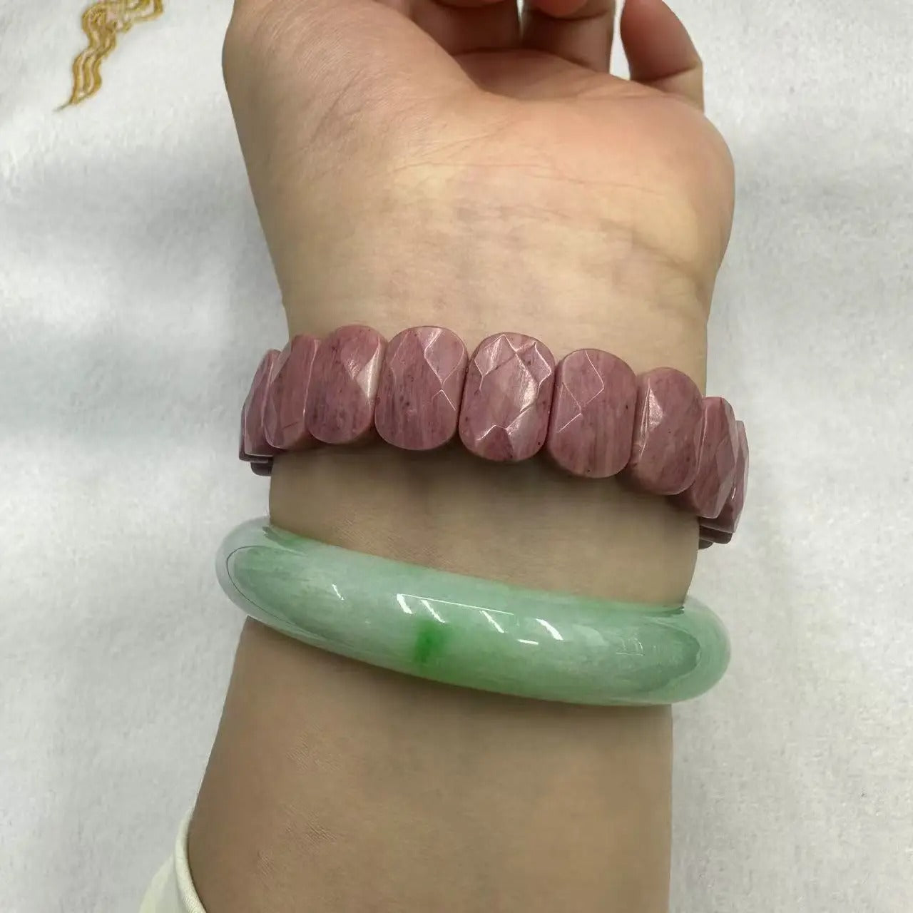 Pulsera de Rodonita Natural Facetada: Poder y Elegancia Femenina