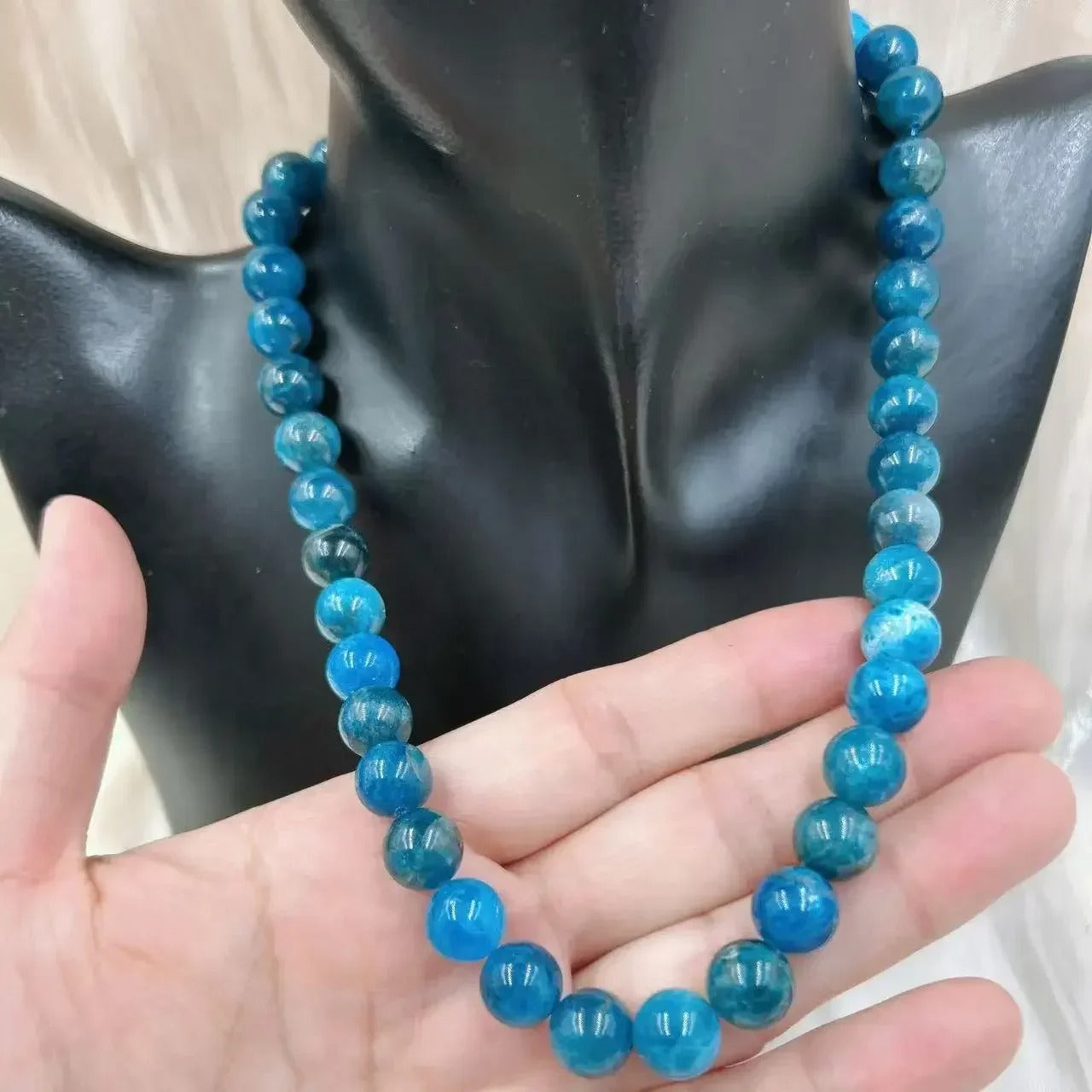 Collar de Cuarzo Azul Natural para Energía y Elegancia